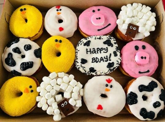 Автоматическая автомашина с 24-часовым самообслуживанием, система подъема, тортовая автомашина со всей стальной дверной рамой и очищающим стеклом.